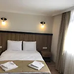 La Pera 3*