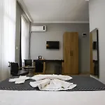 La Pera Отель