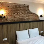 La Pera Szálloda