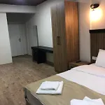 La Pera 3*
