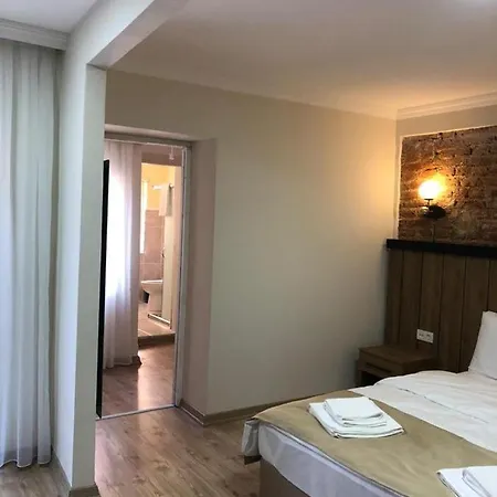 La Pera Suıtes 3*