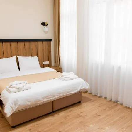 Hotel La Pera Suıtes