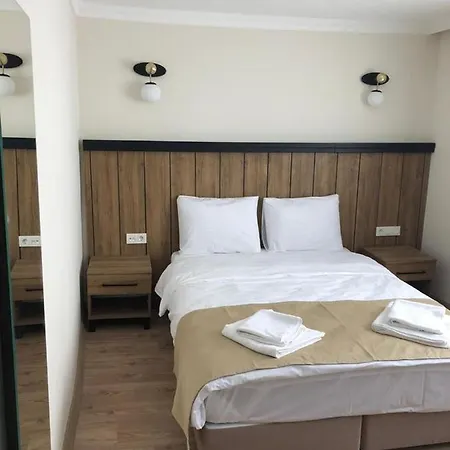 Hotel La Pera Suıtes