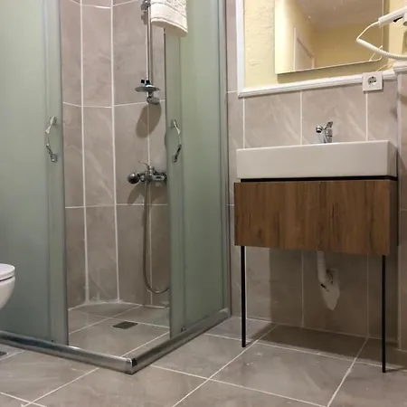 Hotel La Pera Suıtes 3*