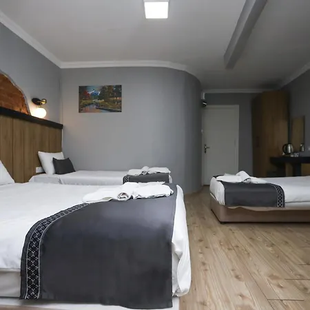 Hotel La Pera Suıtes