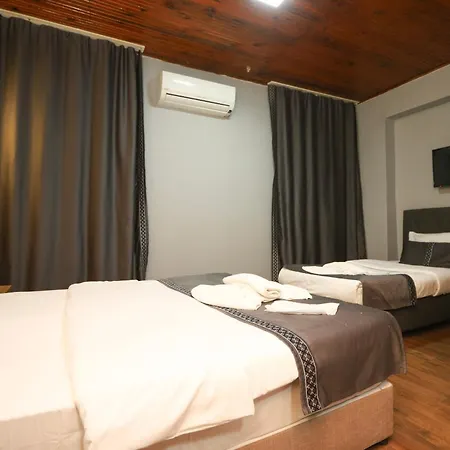 Hotel La Pera Suıtes 3*